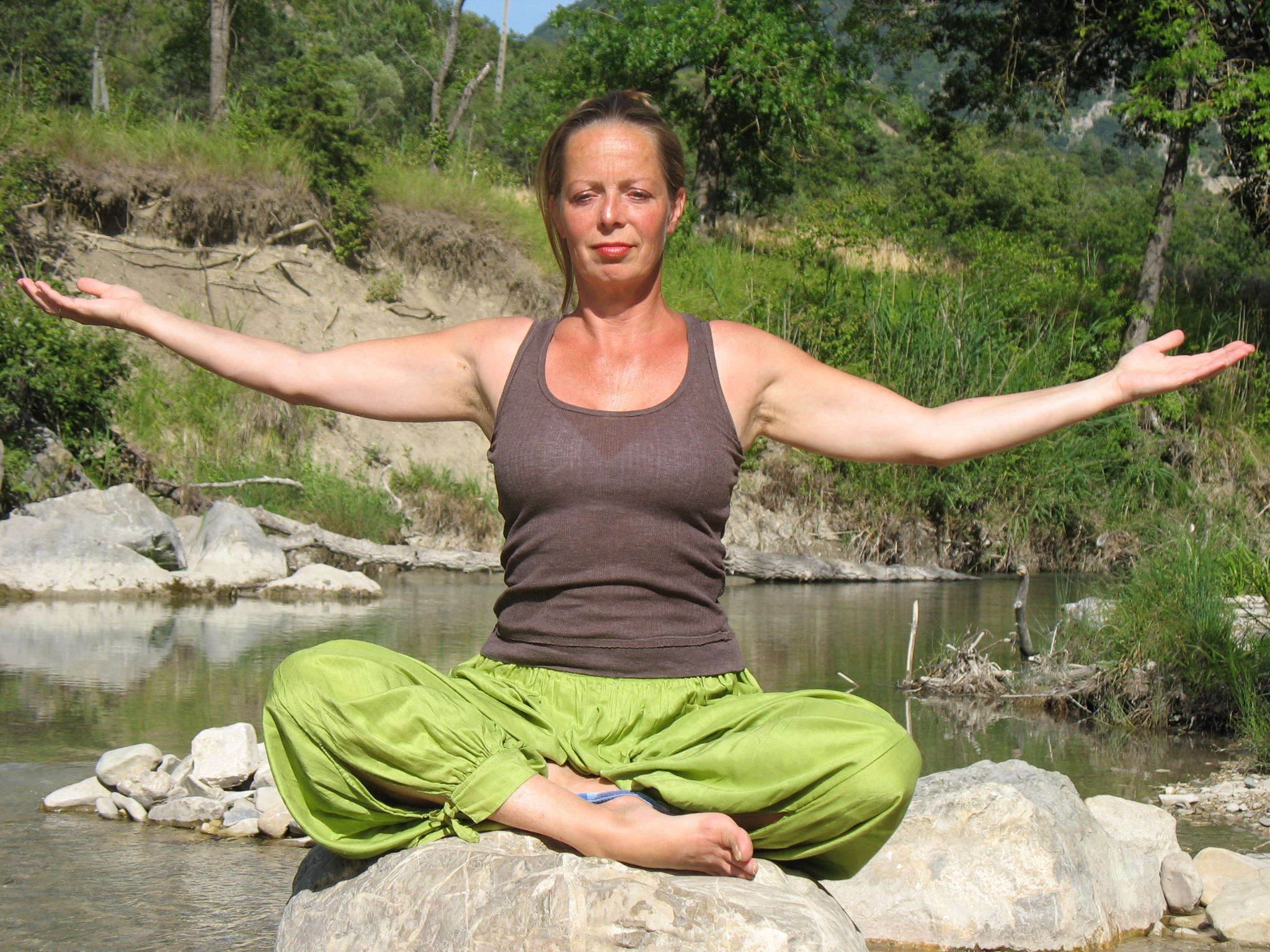 Yvonne Esser, Yoga en AOT Maarssen